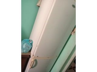 ثلاجة Whirlpool أصلية بحالة ممتازة للبيع