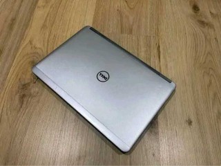 Dell i5 slime Ram 8 Disc SSD et cartable