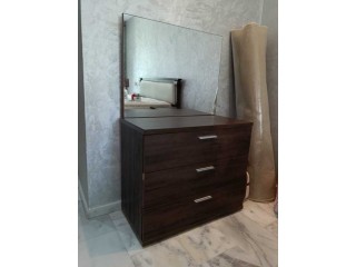 Lit, matelas, chevets, commode