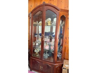 فيترينة خشب و زجاج