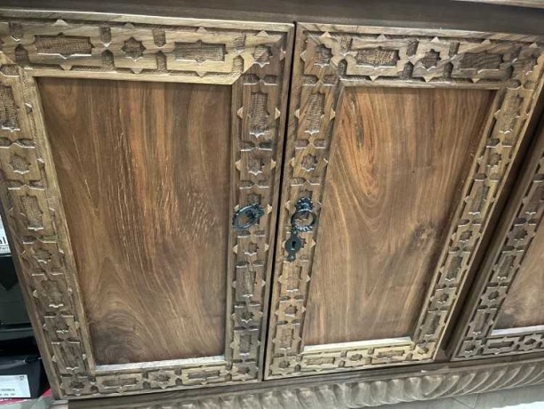 commode-en-bois-de-noyer-big-0