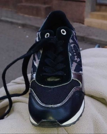 une-paire-de-sneakers-geuss-big-0