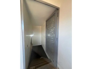 Local de 500m² dont un sous sol de 300m² a Louer