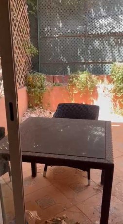 location-rez-de-chaussee-130m2-avec-jardin-big-0