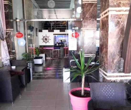 magasin-commercial-a-vendre-cle-en-main-273-m2-big-0