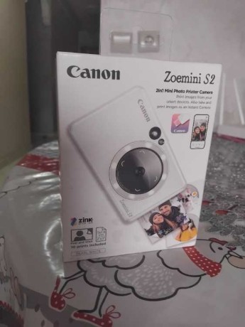 appareil-photo-instantane-pas-encore-desemballe-big-0