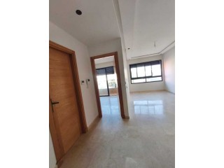 Studio neuf + balcon – 5000DH syndic inclus