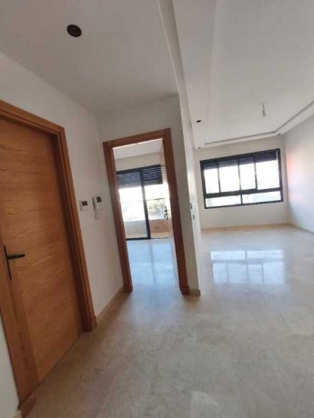 studio-neuf-balcon-5000dh-syndic-inclus-big-0