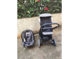 Poussette bébé et chaise de voiture