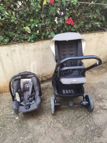 poussette-bebe-et-chaise-de-voiture-big-0