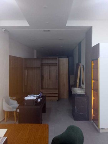 local-amenage-de-grand-facade-120m2-big-0
