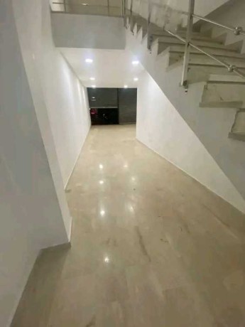 local-commercial-rue-de-rome-big-0
