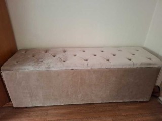 UN LIT et un meuble derangement