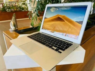 MacBook i7 Slime air Ram 8 Disc 256 SSD