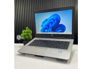 Hp i7 7eme Ram 8 Disc 256 SSD crt sim