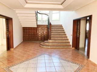 Villa de standing avec piscine à Souissi