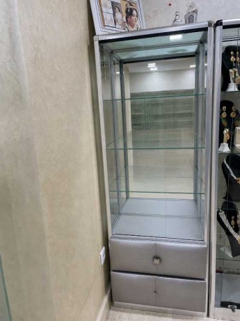 vitrines-en-verre-avec-structure-en-aluminium-big-0