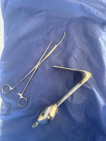 2-instruments-gyneco-comme-neuf-big-0