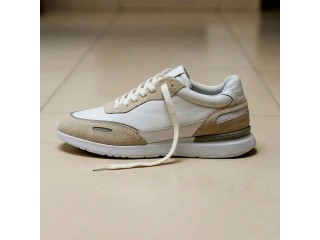 Vends baskets emporio armani basses.