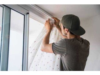 Installer les rideaux et montage ameublementInstal
