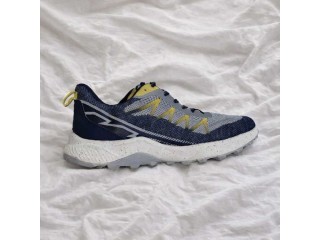 Vendre Chaussures de trail et de randonnée .