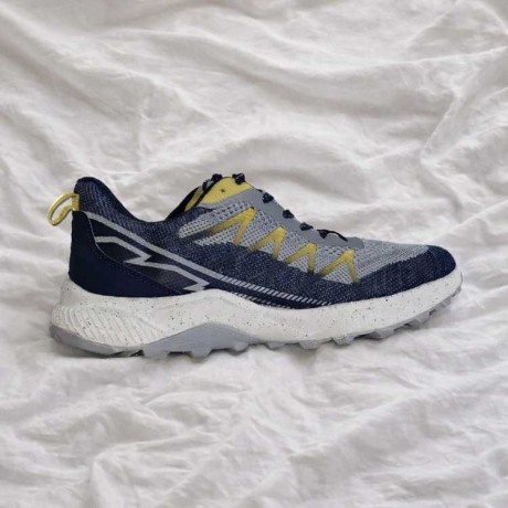 vendre-chaussures-de-trail-et-de-randonnee-big-0