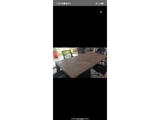 للبيع 3 طاولات مكاتب/اجتماعات كبيرة بحالة جيدة.
