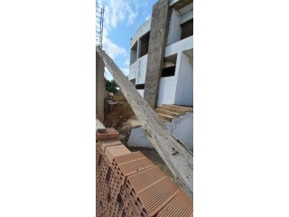 Villa semi fini à vendre à bouskoura 670 m²
