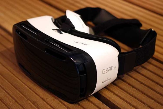 casque-realite-virtuelle-gear-vr-samsung-big-0