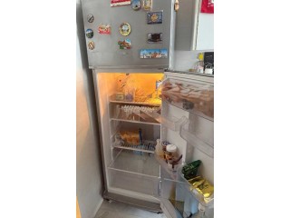 Réfrigérateur gris pour vente