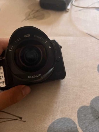 canon-eos-m-big-0