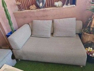 Petit divan+ 2 poufs
