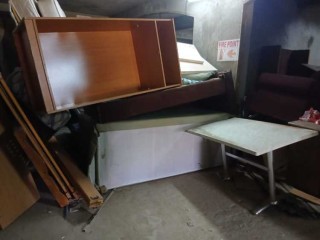 Mobilier et outillage destinés à la vente