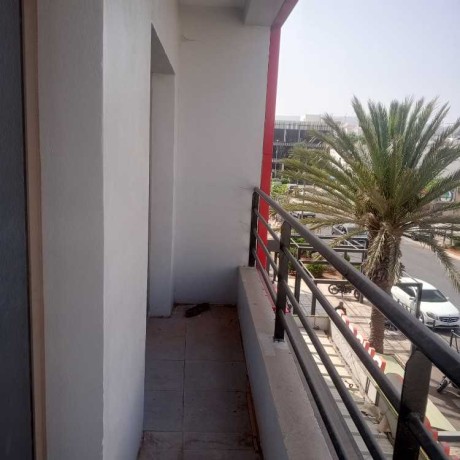 plateau-bureau-de-90-m2-1er-etage-big-0