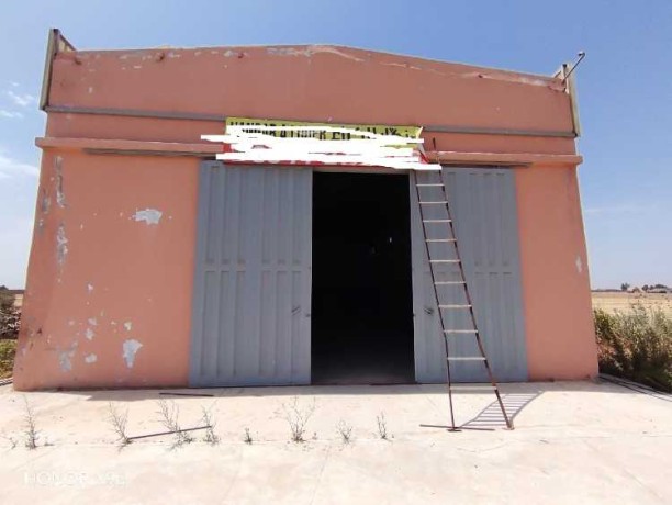 hangar-sur-le-bd-entre-mediuna-et-garra-big-0