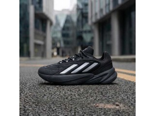 Chaussures de course adidas à vendre.