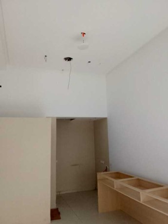 local-neuf-bien-amenage-20m2-big-0