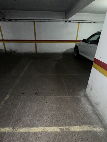 grande-place-de-parking-de-16m2-a-louer-2-mars-big-0