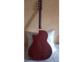 Guitare folk electro-acoustique