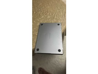 Macbook pro  Cpu : M2 pro  Ram: 16gb Stockage 512g