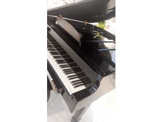 Piano بيانو