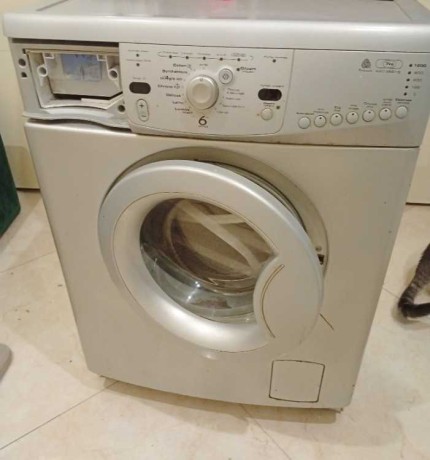 machine-a-laver-en-bonne-etat-a-vendre-big-0